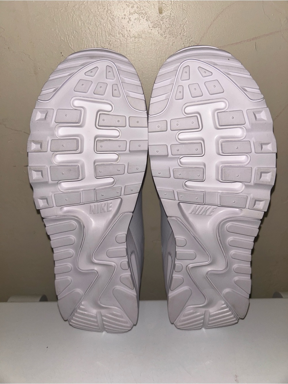 Nike Air Max 90 Ultra 2.0 Ease size 8 woman’s white - Picture 4 of 5
